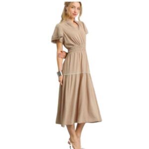 Umgee Tiered Flutter Sleeve Nuetral Tan White Midi Dress Elegant Femme sz Medium